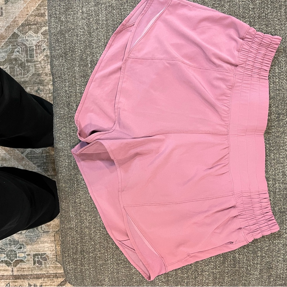 Lululemon Hotty Hot Short HR 2.5in, size 8,  Velvet Dust